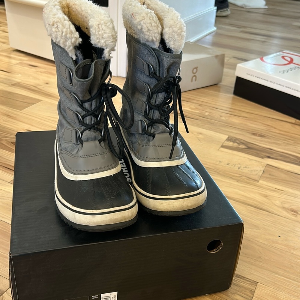 Sorel winter carnival boots size 7